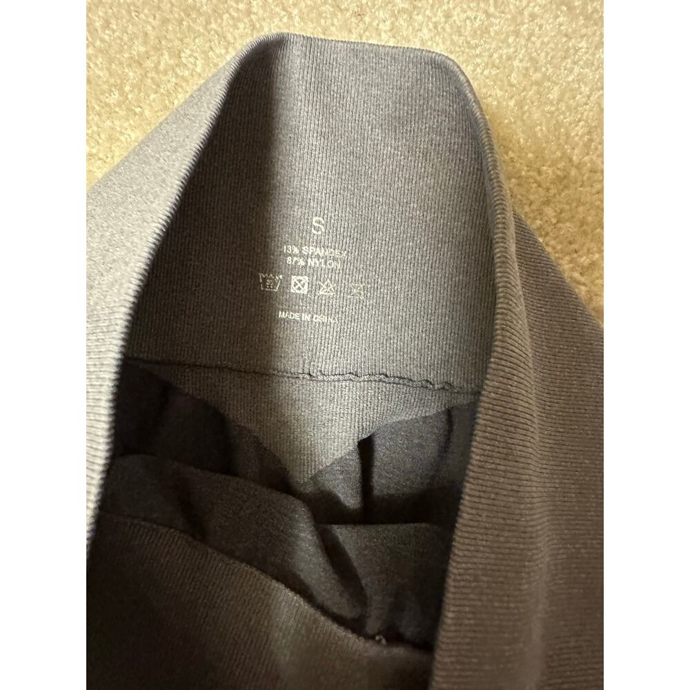 NVGTN High-Waist Active Leggings in Dark Gray - Picture 3 of 3